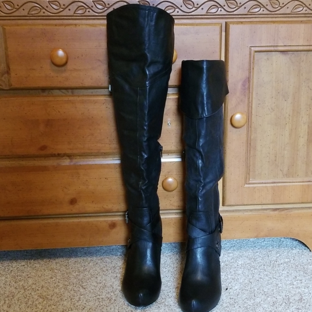 Guess boots